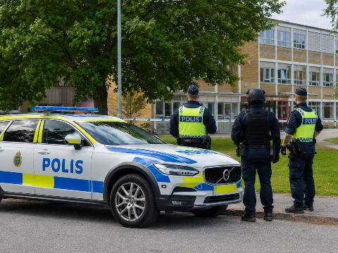Verdachte zwaardaanval vast, politie onderzoekt online verheerlijking van moordenaars